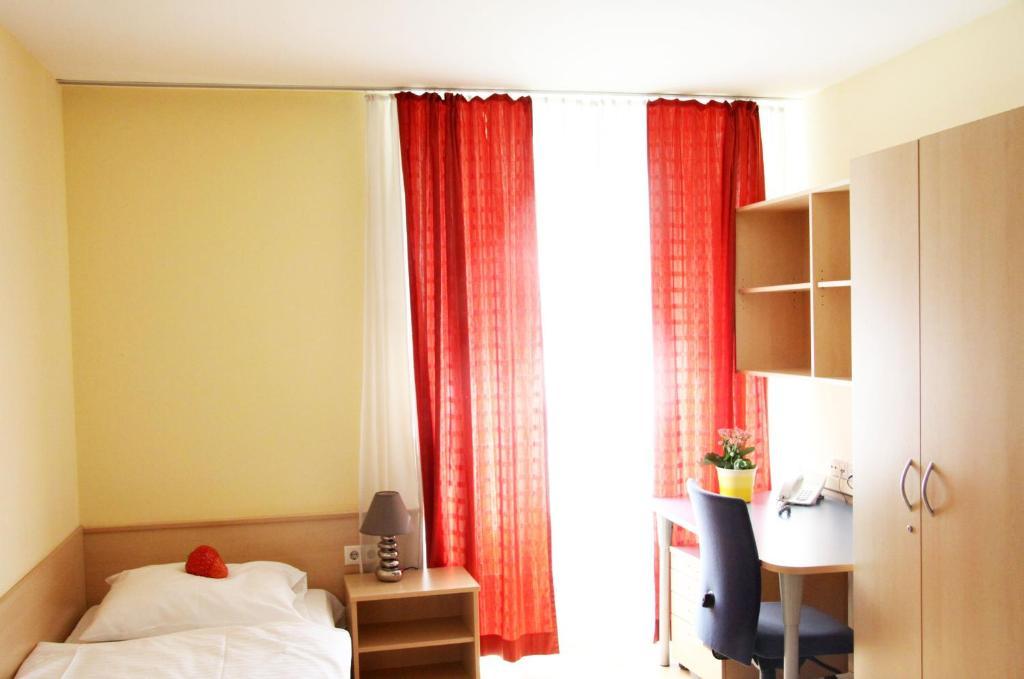 Strawberry Hostel Vienna Room photo