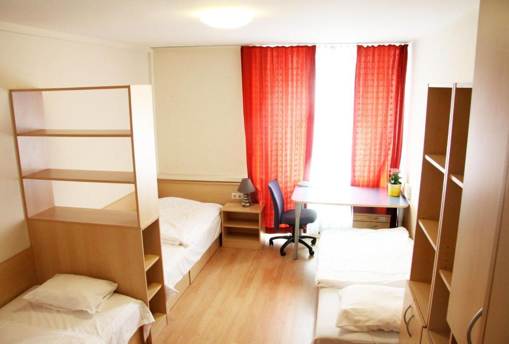 Strawberry Hostel Vienna Room photo